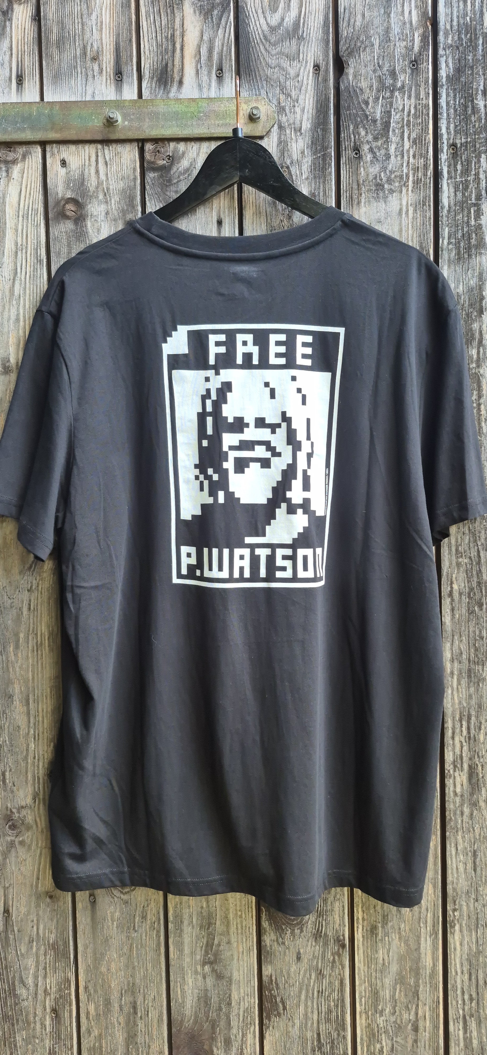 Sea Shepard × Invader "Free Watson" – Ansicht 3