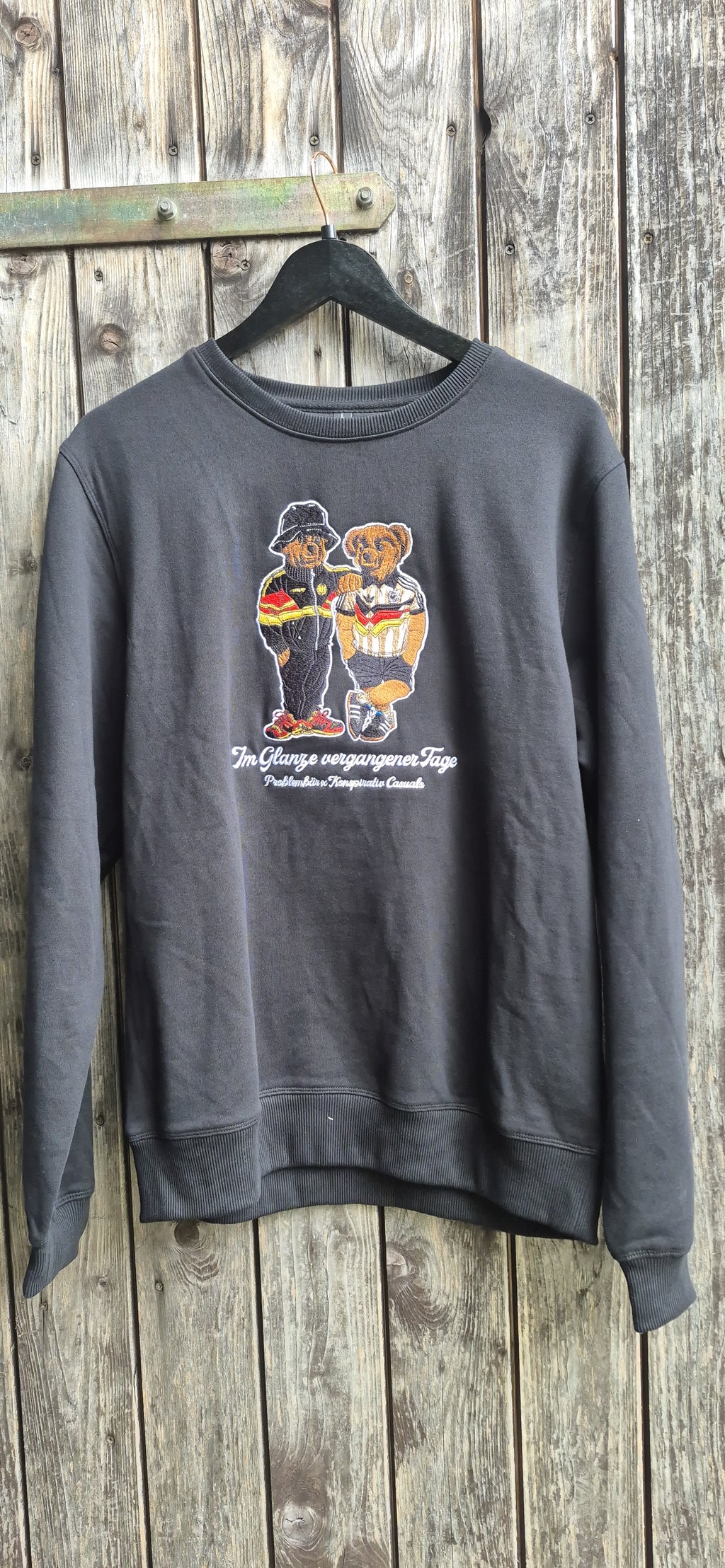 Problembär Sweatshirt "Stick" Schwarz – Größe L