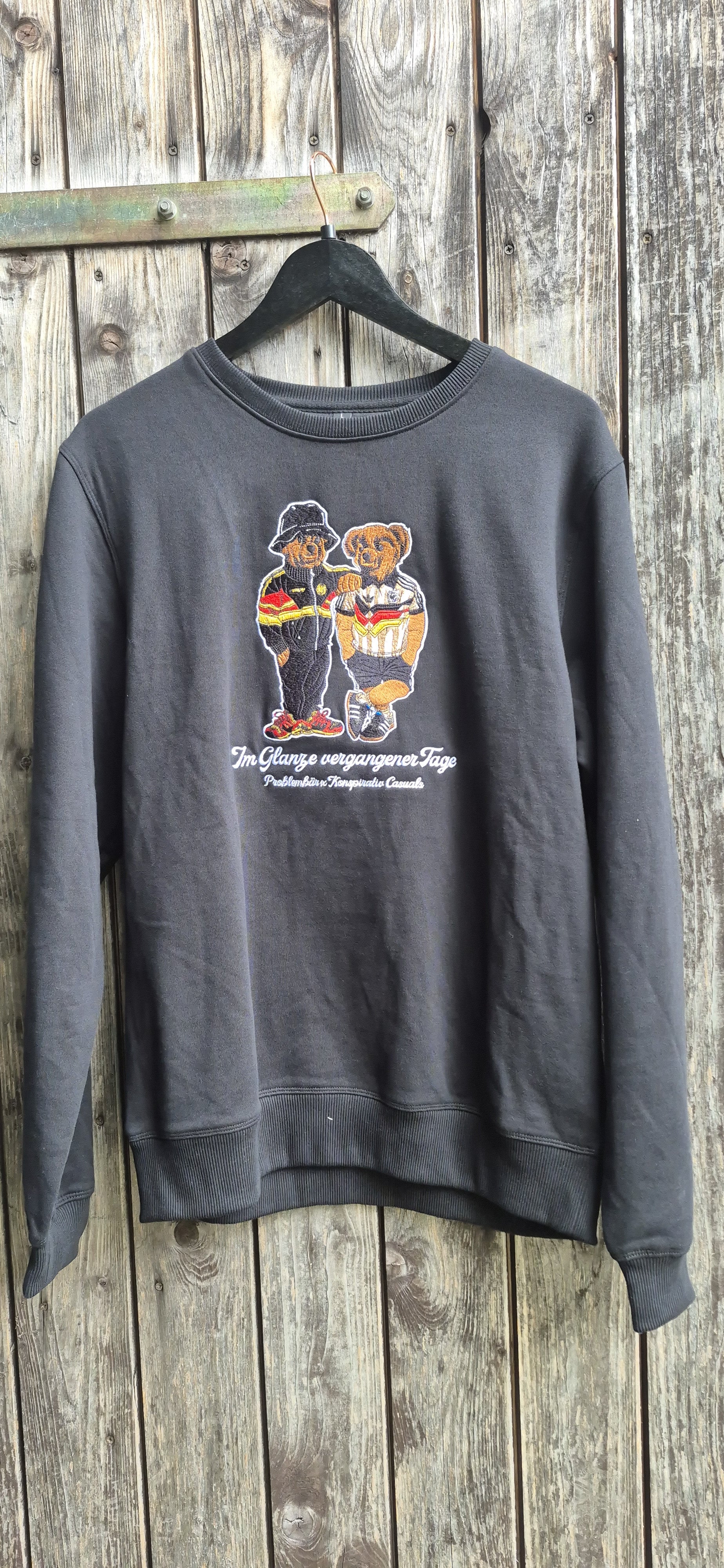Problembär Sweatshirt "Stick" Schwarz – Größe L