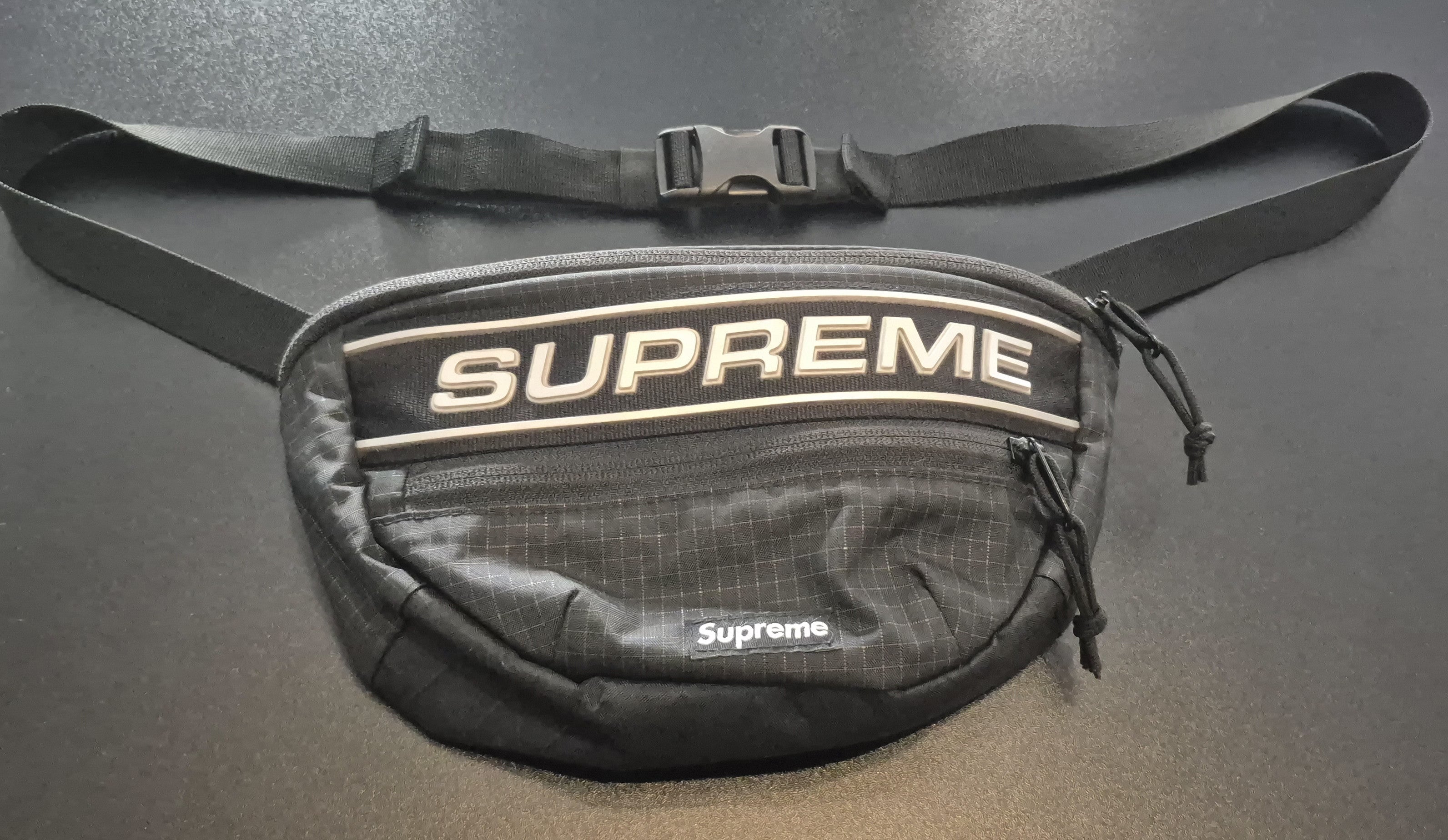Supreme Umhängetasche