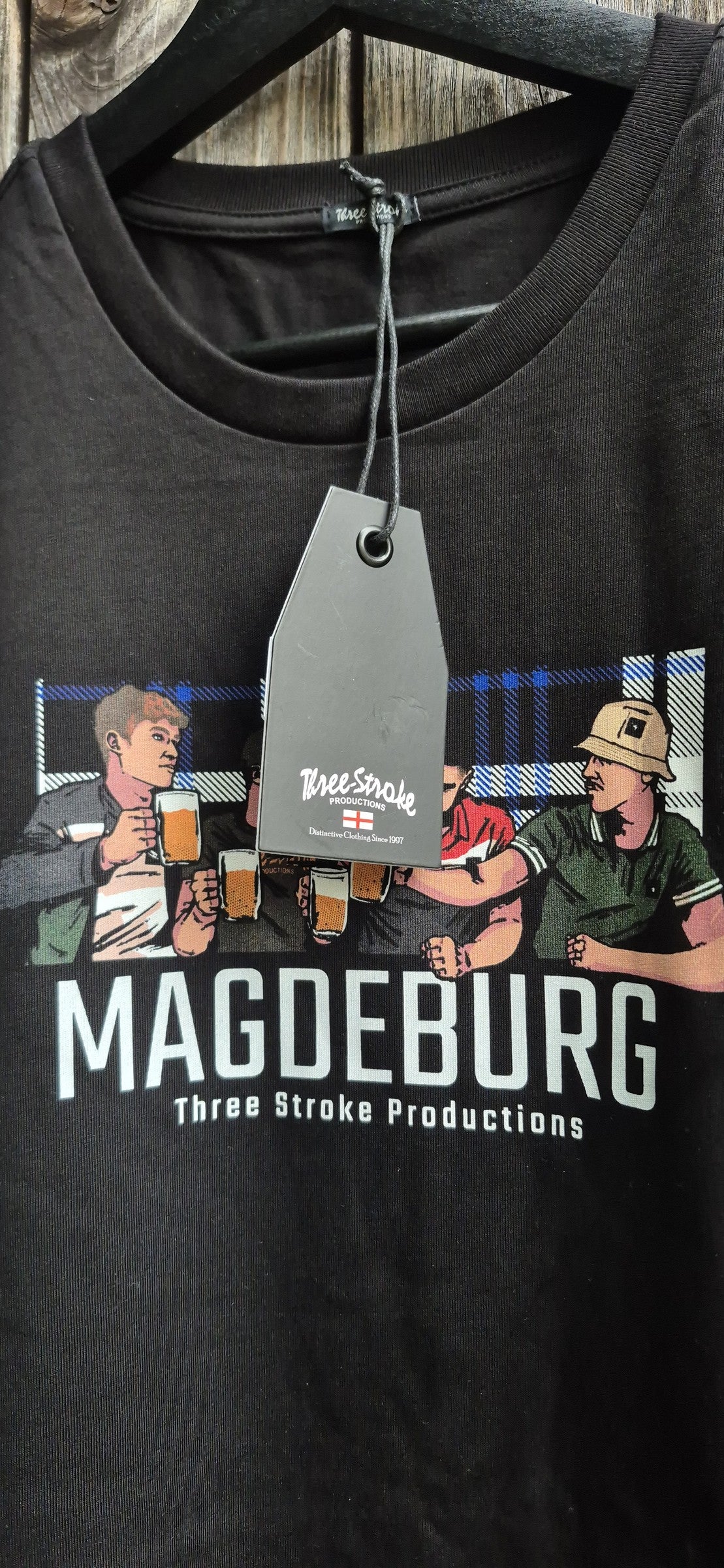 Three Stroke × 90s Vintage Archive Magdeburg T-Shirt Schwarz – Bild 2